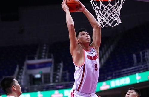 最新爆料易建联,揭秘篮球巨星背后的故事与挑战